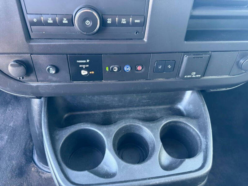 2025 Chevrolet Express LT 3500