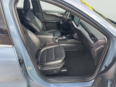 2025 Ford Escape Platinum