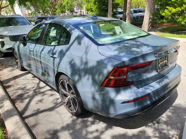2024 Volvo S60 B5 Plus Dark Theme