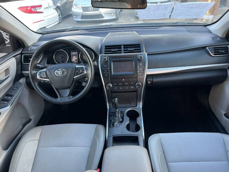 2017 Toyota Camry SE