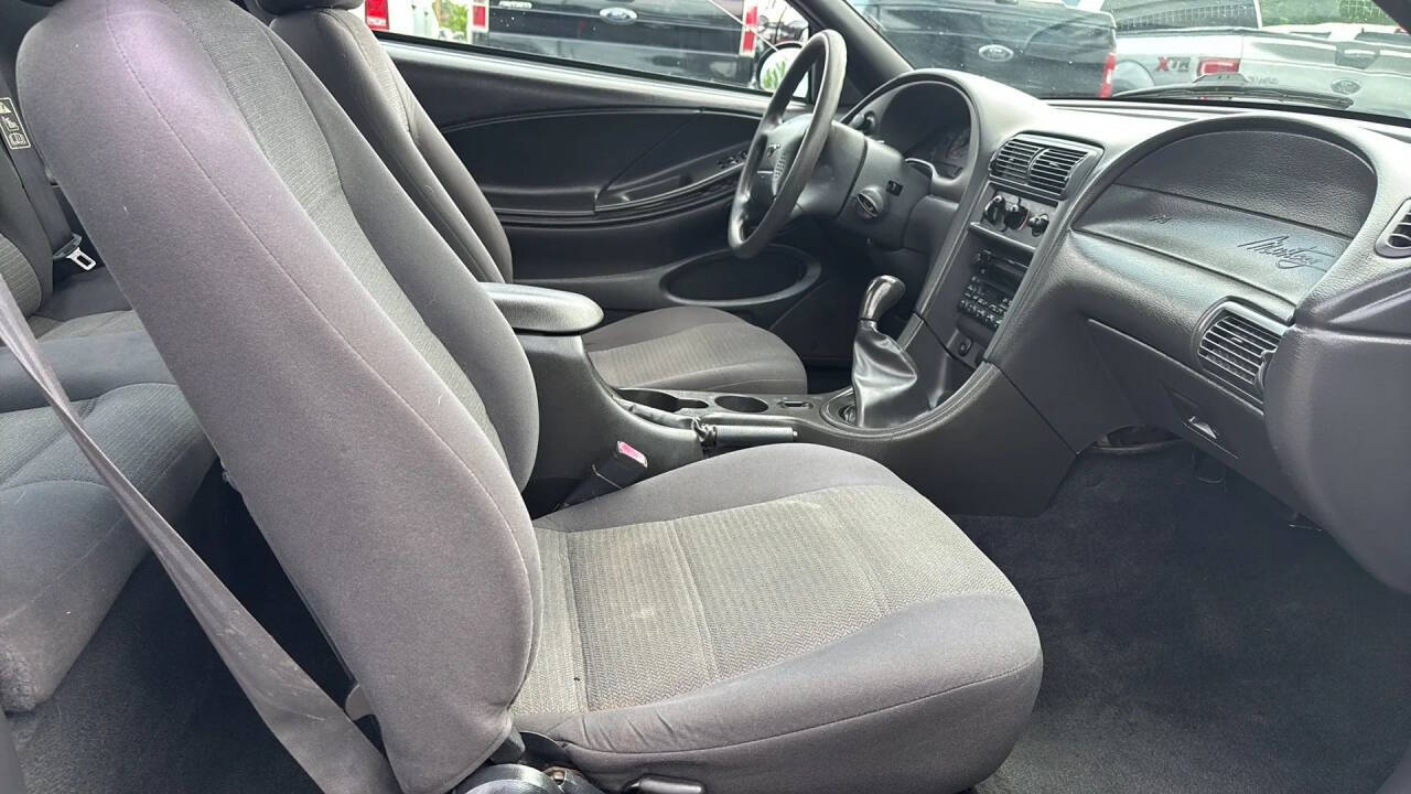 2001 Ford Mustang Base 2dr Fastback 12
