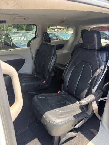 2017 Chrysler Pacifica Touring-L