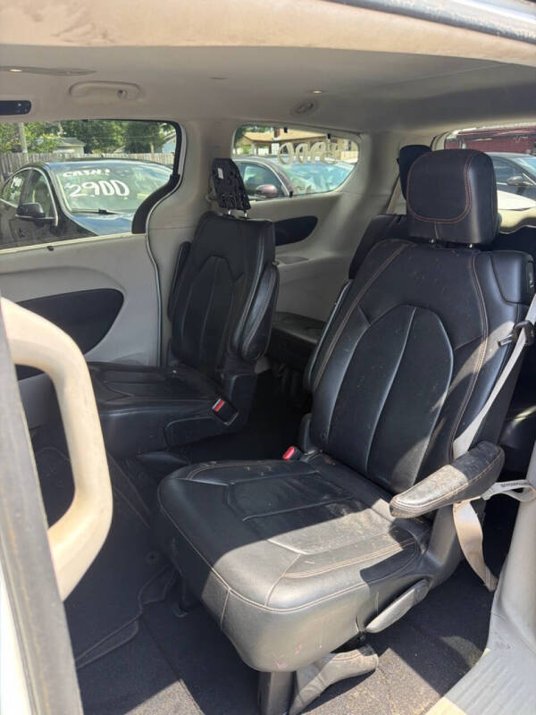 2017 Chrysler Pacifica Touring-L