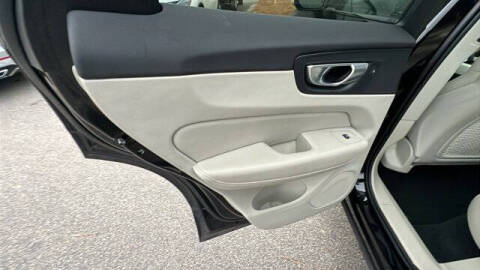 2024 Volvo XC60 B5 Core Dark Theme