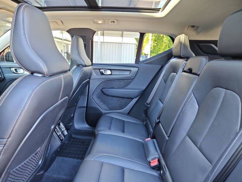 2024 Volvo XC40 B5 Plus Dark Theme