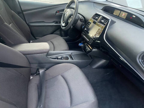 2022 Toyota Prius LE