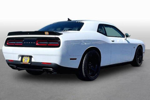 2017 Dodge Challenger 392 HEMI Scat Pack Shaker