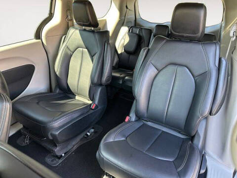 2024 Chrysler Pacifica Plug-In Hybrid Select