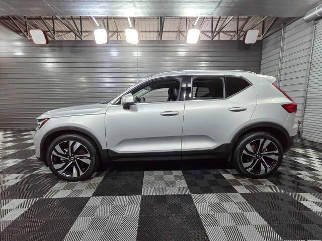 2023 Volvo XC40 B5 Ultimate Bright Theme