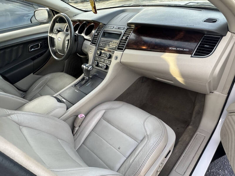 2011 Ford Taurus SEL
