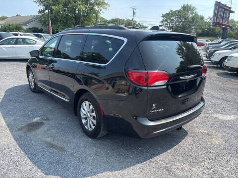 2017 Chrysler Pacifica Touring-L