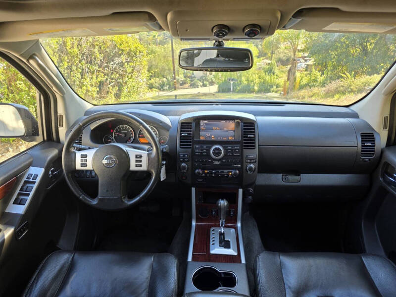 2012 Nissan Pathfinder LE