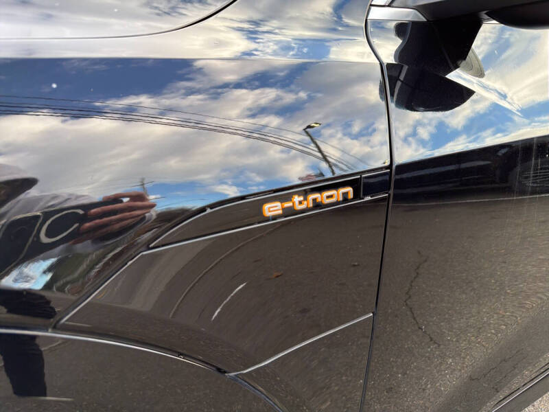 2019 Audi e-tron quattro Premium Plus