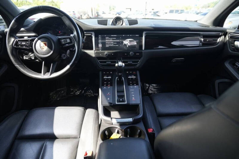 2023 Porsche Macan T