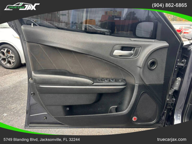 2017 Dodge Charger SXT