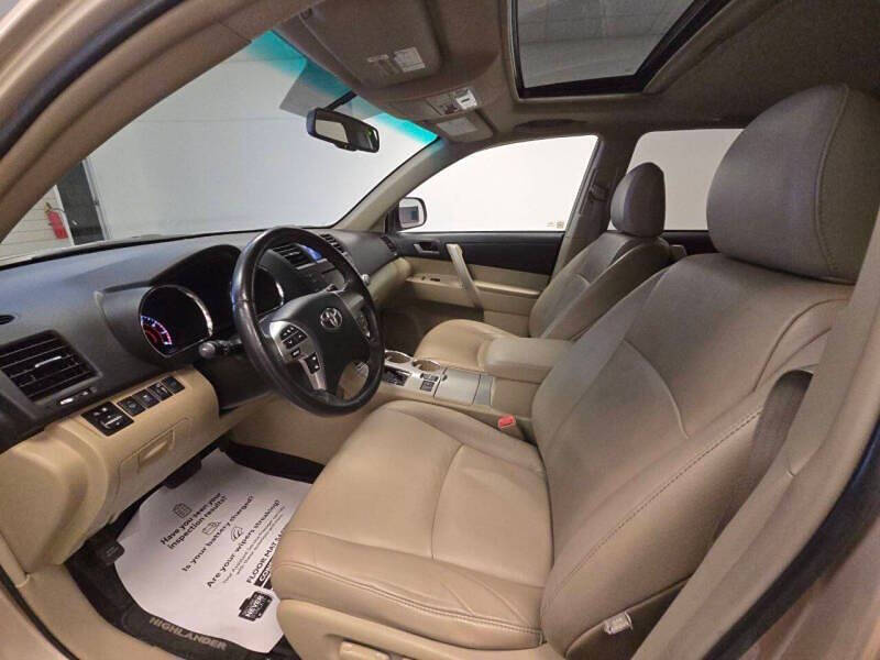 2012 Toyota Highlander SE