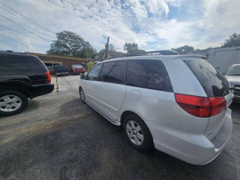 2004 Toyota Sienna XLE 7 Passenger