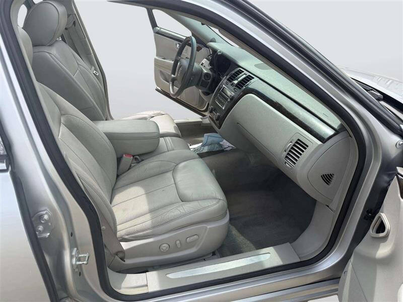 2011 Cadillac DTS Luxury Collection