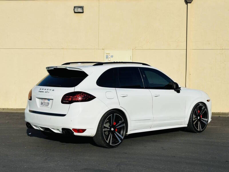 2013 Porsche Cayenne GTS