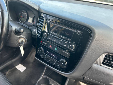 2016 Mitsubishi Outlander ES