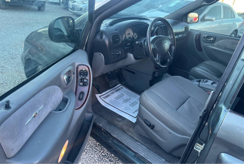 2004 Chrysler Town and Country Limited