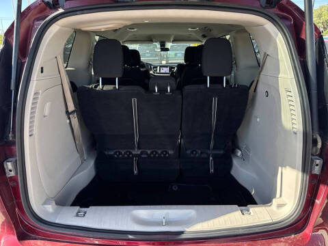 2022 Chrysler Voyager LX
