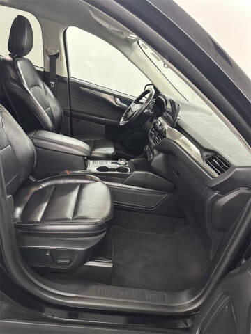 2022 Ford Escape Titanium