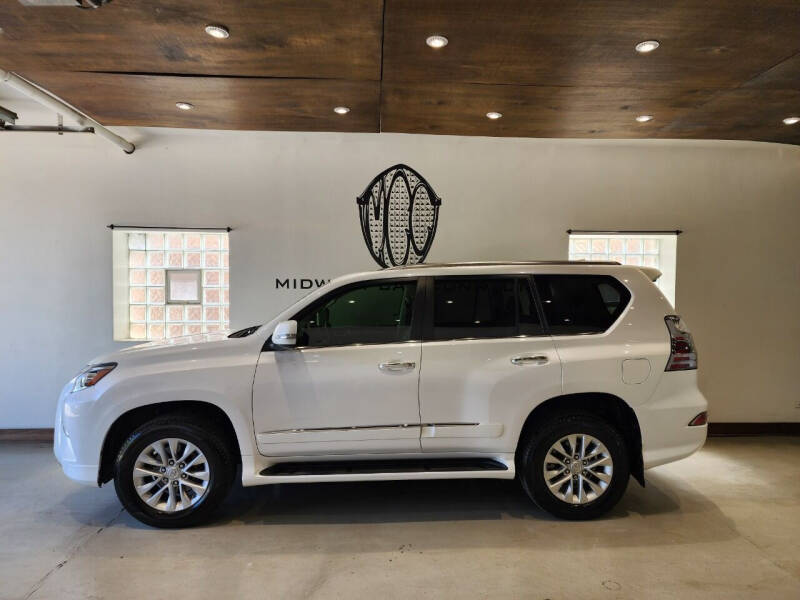 2017 Lexus GX 460 for sale at Midwest Car Connect in Villa Park IL