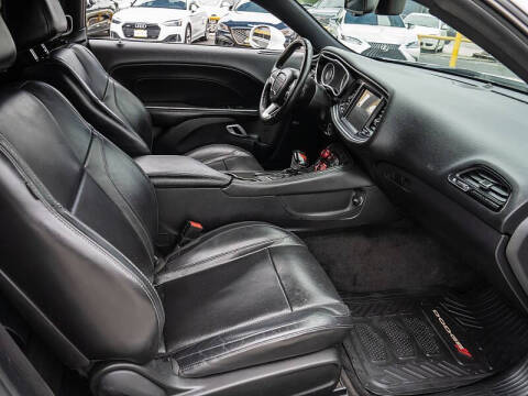 2015 Dodge Challenger SXT Plus