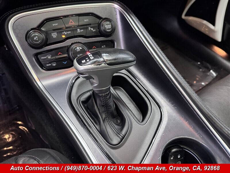 2015 Dodge Challenger SXT Plus