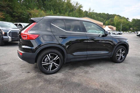 2025 Volvo XC40 B5 Core Bright Theme