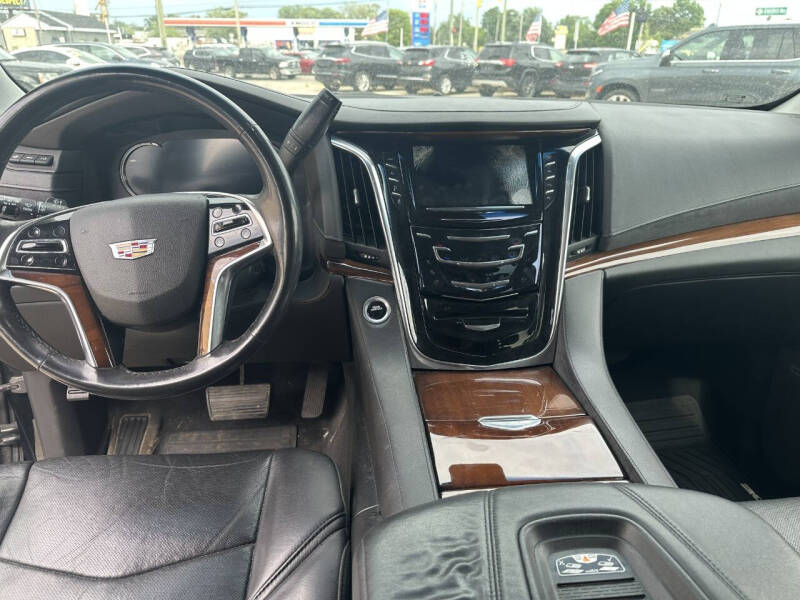 2018 Cadillac Escalade ESV Luxury