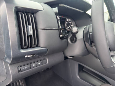 2025 Nissan Pathfinder SL