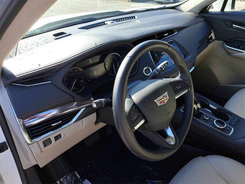 2022 Cadillac XT4 Luxury