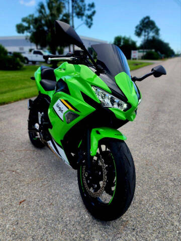 2025 Kawasaki EX650 ABS