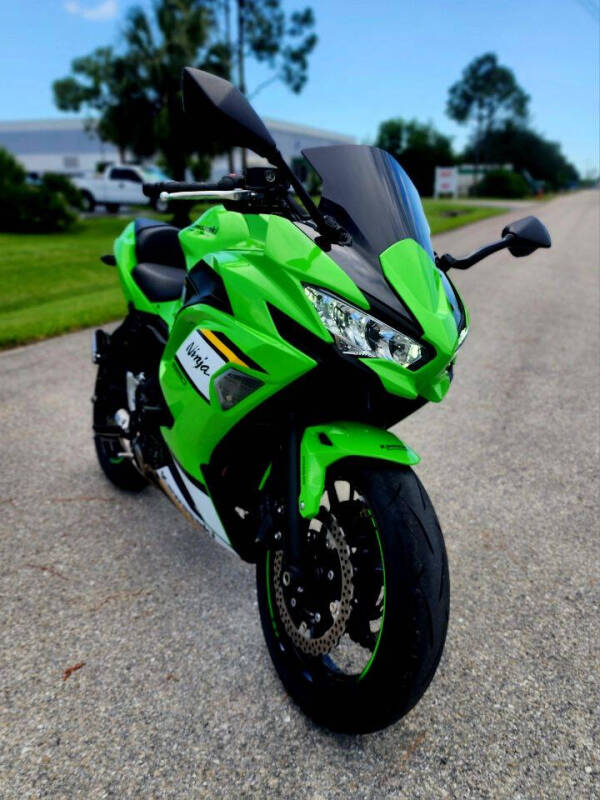 2025 Kawasaki EX650 ABS