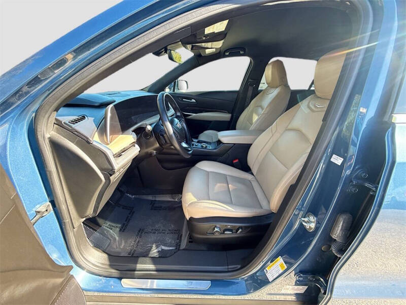 2024 Cadillac XT4 Premium Luxury