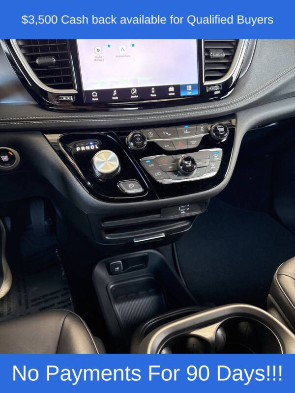 2026 Chrysler Pacifica Select