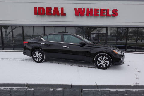 2020 Nissan Altima for sale at Ideal Wheels in Sioux City IA