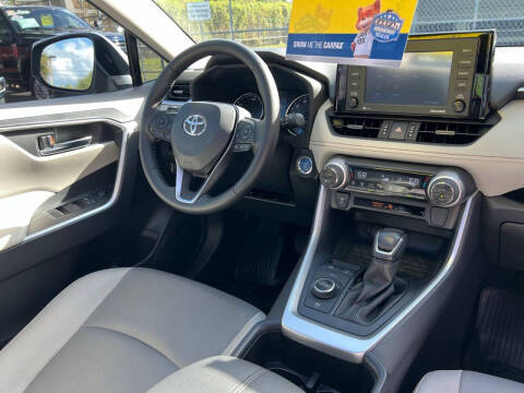 2022 Toyota RAV4 Hybrid XLE Premium