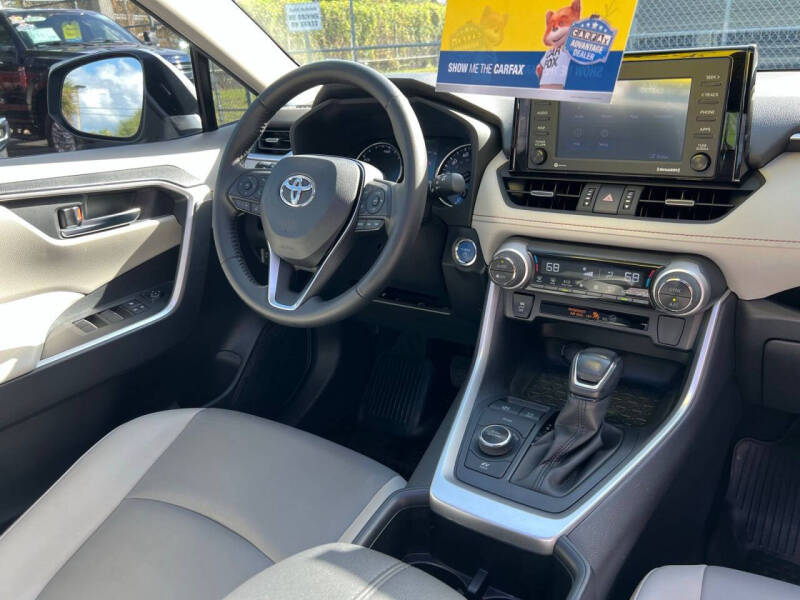 2022 Toyota RAV4 Hybrid XLE Premium