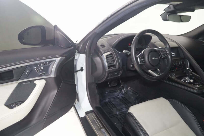 2021 Jaguar F-TYPE R