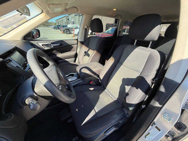 2017 Nissan Pathfinder SV