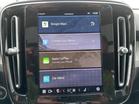 2025 Volvo XC40 B5 Core Bright Theme