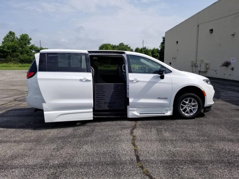 2024 Chrysler Pacifica Touring L