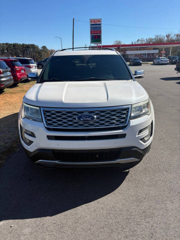 2017 Ford Explorer Platinum's photo