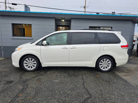 2014 Toyota Sienna Limited 7-Passenger