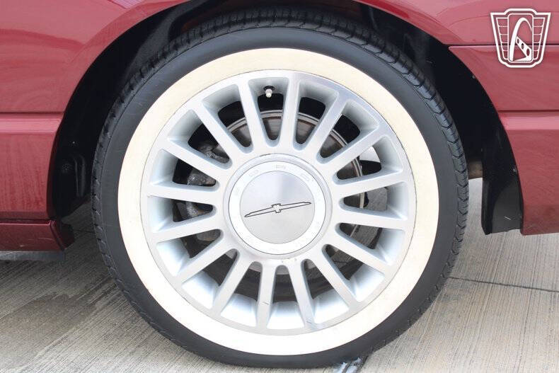 2004 Ford Thunderbird Deluxe