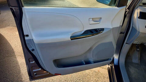 2011 Toyota Sienna Base 7-Passenger