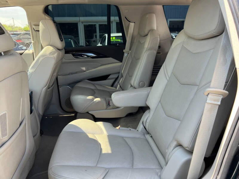 2016 Cadillac Escalade Luxury Collection